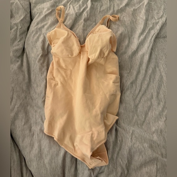 Skims Seamless Sculpting Thong Body Suit - Picture 3 of 5